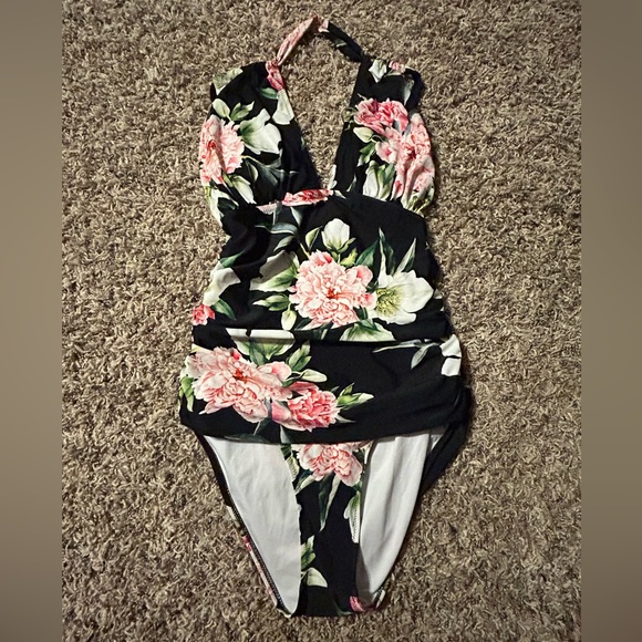 Cupshe one piece - Picture 1 of 3